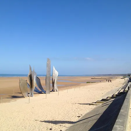 Marie * Saint-Laurent-sur-Mer